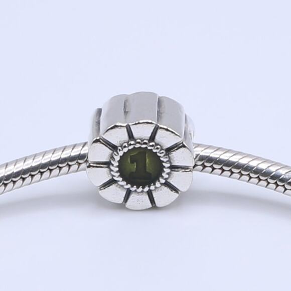 Authentic PANDORA Golden First Place Ribbon Charm - Picture 2 of 13